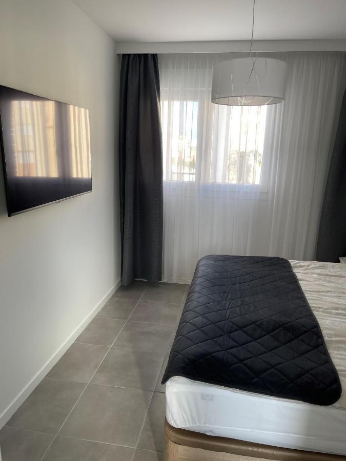 Sunny Apartment In Denia With Outdoor Swimming Pool And Garage Parking Place Included, 300M From The Sandy Beach Dış mekan fotoğraf