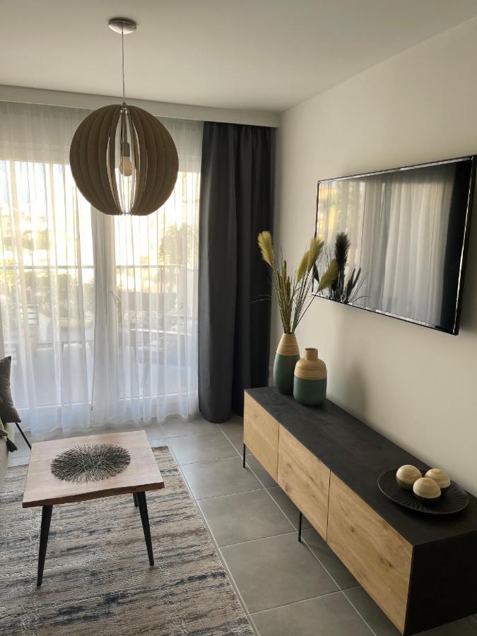 Sunny Apartment In Denia With Outdoor Swimming Pool And Garage Parking Place Included, 300M From The Sandy Beach Dış mekan fotoğraf